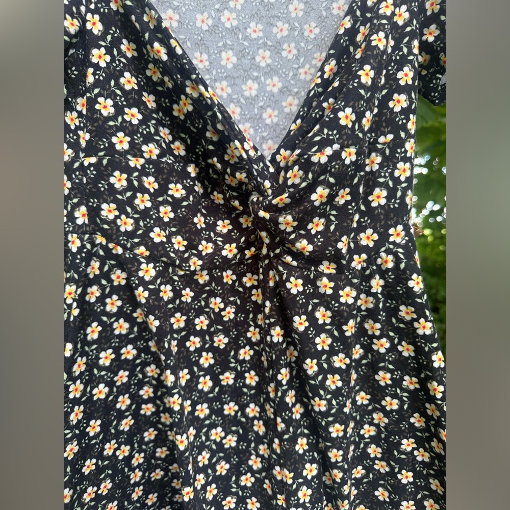 Urban outfitters sunflower romper size small - Picture 3 of 5